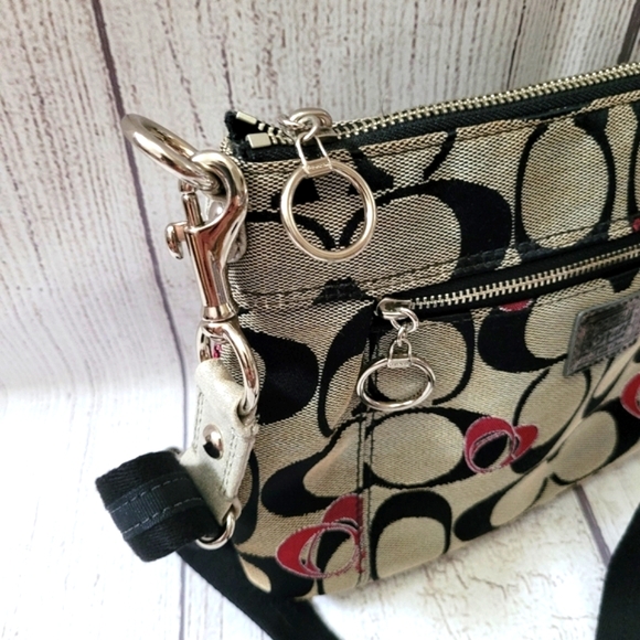 Coach Poppy Crossbody Signature C Canvas Bag W Hearts - Picture 7 of 10